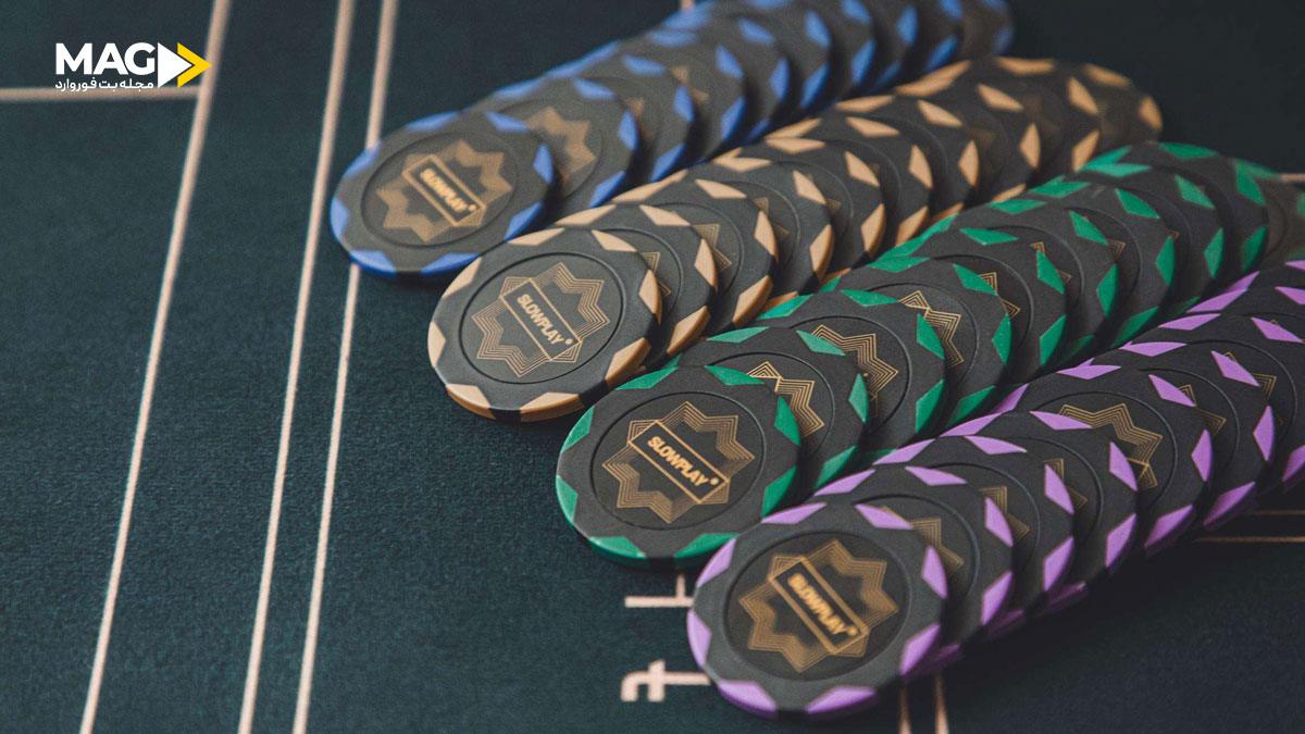 استردل در پوکر (Straddle) چیست؟ آیا باید از آن استفاده کنیم؟ استردل در پوکر