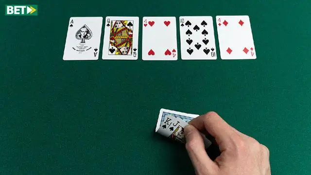 بررسی دست فلاش در پوکر و استراتژی بازی با آن فلاش در پوکر